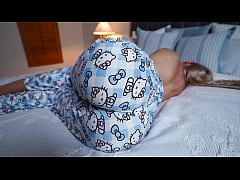 Play MP4 - Step Mom Wakes up to Hard Cock of Step Son He helps MILF to cum quick Carry Light