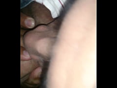 Play MP4 - Chupando 2 vergas