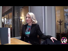 Play MP4 - Sexy Milf teacher Julie wants to make new experiences with a BBC