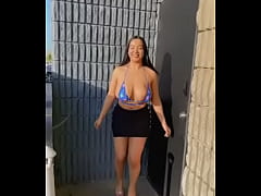 Play MP4 - Flashing my titties in the parking lot