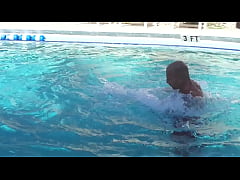 Play MP4 - INTENSE SHADOW BOXING IN THE POOL