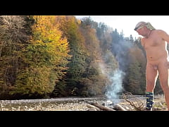 Play MP4 - nudist bear baking pizza at the bonfire