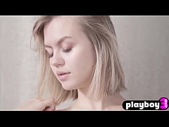 Play MP4 - Beautiful big natural tits brunette MILF Lana Lane passion posing session