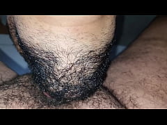 Play MP4 - Mach&atilde;o gozando com pica atolada na garganta&comma; que delicia