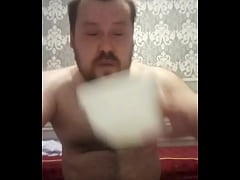 Play MP4 - This fat slut is so hungry that she's ready to eat fresh cum for lunch&excl;