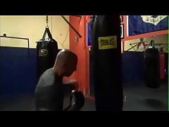 Play MP4 - MAXXX LOADZ WORKING OUT ON HEAVY BAG WITH BOXING GLOVES ON STRIKING THE BAG
