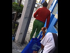 Play MP4 - Vecina en la calle