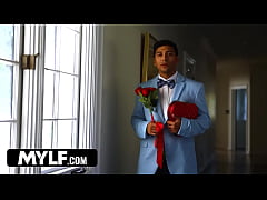 Play MP4 - Stepson Takes Stepdad's Place&colon; A Sexy StepFamily Affair on Movie Night