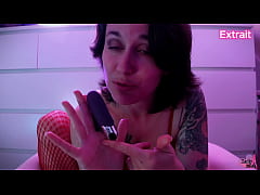 Play MP4 - Un extrait de la vid&eacute;o du jour 4 de mon calendrier de l'avent coquin &excl;Il est &period;&period;&period;