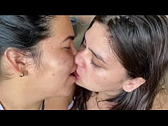 Play MP4 - SEXO LESBICO Jovenes cogiendo sin parar en la asotea