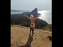 Play MP4 - J'aime m'exhiber en pleine nature qui sait tu passera peut etre par la et hummmm