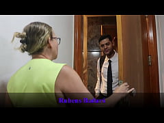 Play MP4 - Sem dinheiro para pagar o aluguel novinho dotado pagou a senhora dona da pens&atilde;o com uma boa foda &lpar;VIDEO COMPLETO NO RED&sol;SHEER&rpar;