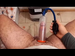Play MP4 - En el ba&ntilde;o me hago una paja hasta tirar todo el semen