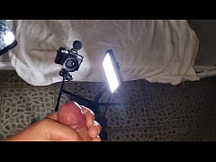 Play MP4 - AMICI IN VACANZA &vert; MI FACCIO FILMARE DALLA MIA AMICA MENTRE GIRO UN VIDEO CHE MI SEGO - CAZZO DURO SCHIUMOSO E PISCIATA IN PUBBLICO