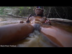 Play MP4 - Skinny dark skinned African hottie teasing in the water