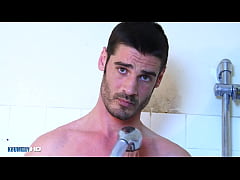 Play MP4 - Pierre&comma; true str8 dad filmed horny in a shower&period;