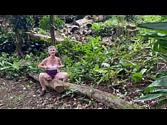 Play MP4 - Will the boob tube come off&quest;