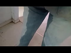 Play MP4 - Pantalones orinados con pa&ntilde;al de tela antes de ba&ntilde;arme acompa&ntilde;ado de dos &oacute;rgasmos deliciosos