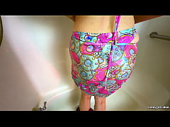 Play MP4 - Anabelle Pync - Shower Toy HD