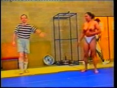 Play MP4 - black v white