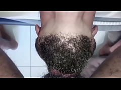 Play MP4 - Indo comprar p&atilde;o&comma; de cal&ccedil;&atilde;o do Fla&comma; pauz&atilde;o solto sem cueca&comma; vejo esse Puto barbudo manjando meu pau na padaria&period; Dez minutos depois eu ja tava macetando o rabo do safado e enchendo ele de leite quentinho&period; Completo no Xred