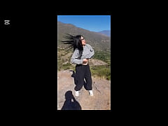 Play MP4 - PUTA SE MASTURBA EN MEDIO DE LA CARRETERA Y DEJA QUE SE LO META PARA PODER YO LLEVARLA A LA CASA&excl;