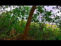 Play MP4 - Homens na trilha fazendo pega&ccedil;&atilde;o em p&uacute;blico&period;