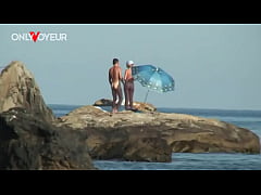 Play MP4 - Beach Voyeur&period; Nude beach photo shoot ended with hardcore sex under the sun