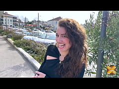 Play MP4 - Livia&comma; 27 ans&comma; veut toujours plus de bites