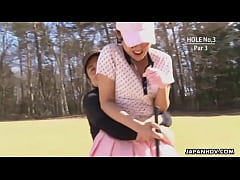Play MP4 - Asian babe gets naked at the golf course