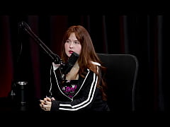 Play MP4 - N&atilde;o adianta ter pau grande e n&atilde;o saber usar&comma; s&oacute; faz collab com meninas&comma; e o que a deixou desconfort&aacute;vel foi&period;&period;&period; - Angel Bloomm &lpar;WATCH ON&colon; SHEER&sol;RED&rpar;