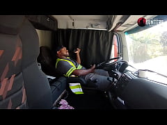 Play MP4 - Masturbando no caminh&atilde;o