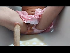 Play MP4 - Piss in my pink lingerie