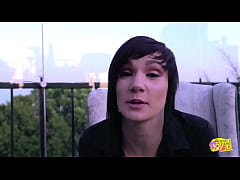 Play MP4 - These two amazing goth lesbians love fingering one another and cumming together