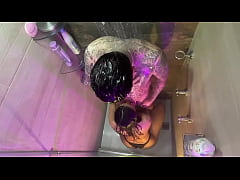 Play MP4 - Mi esposo deja una c&aacute;mara en el ba&ntilde;o por que sospecha que su amigo me folla &lpar;sexo real casero &rpar;