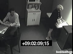 Play MP4 - Slut pisses in her rivals lunch