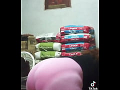 Play MP4 - Coroa do rabo grande e a calcinha marcando