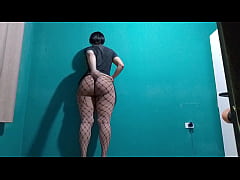 Play MP4 - Femboy rabuda rebolando e abrindo o cuzinho com vontade&comma; pronta pra sentar