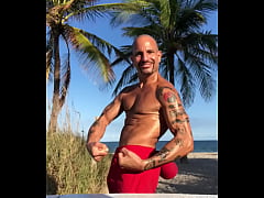 Play MP4 - BEACH BODY BRO