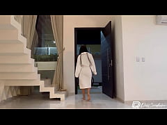 Play MP4 - Entregador de delivery faz entrega e fode com morena gostosa que estava sozinha em casa