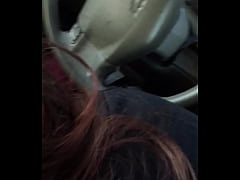 Play MP4 - Red head gives head in car back seat