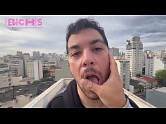 Play MP4 - Gostosos se exibem em lugares p&uacute;blicos