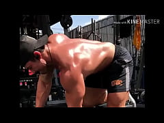 Play MP4 - Homem sarado todo suado na academia