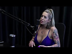 Play MP4 - Loira mostra os peitos depois de falar que se estressou com ator na cena&comma; &eacute; atriz de fetiche&comma; n&atilde;o gosta de sexo anal&comma; e o jogo do Mama&comma; Senta ou Passa&period;&period;&period; - Julia Fontanelli &lpar;WATCH ON&colon; SHEER&sol;RED&rpar;