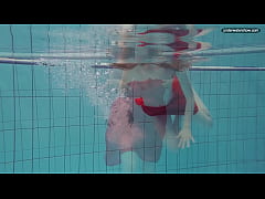 Play MP4 - Moldovan beauty naked in the pool