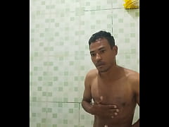 Play MP4 - Billy no banheiro tomando banho