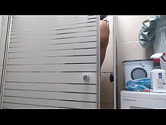 Play MP4 - Live cam shower