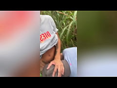 Play MP4 - Twink safado vai no mato procurar pica e acha tr&ecirc;s - Naughty twink goes to the woods looking for cock and finds three