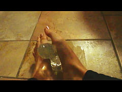 Play MP4 - Ariel Ortiz plays with her feet with her toy