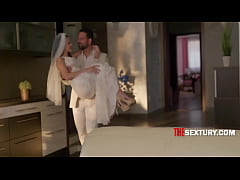 Play MP4 - Ass-tounding Honeymoon&comma; Alyssa's Loomoon - Alyssa Bounty&comma; Lorenzo Viota